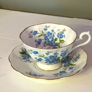 Vintage Royal Albert floral China tea cup